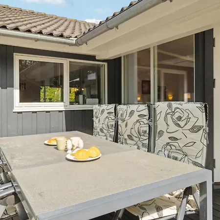 4 Bedroom Gorgeous In Glesborg