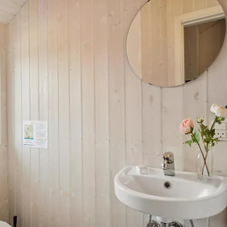 4 Bedroom Gorgeous In Holiday home Glesborg
