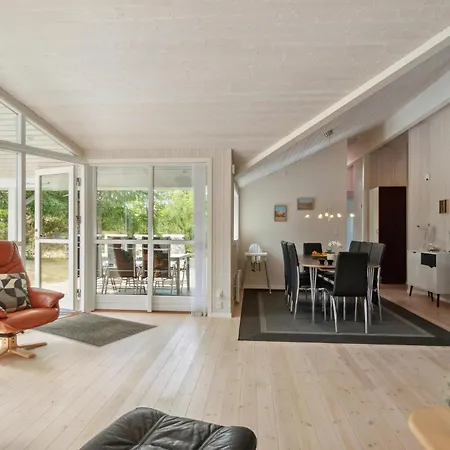 Semesterbostad 4 Bedroom Gorgeous In