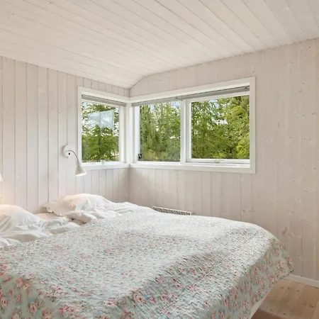 4 Bedroom Gorgeous In Semesterbostad