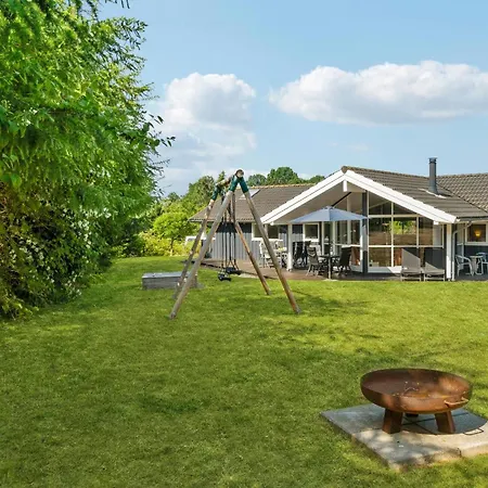 4 Bedroom Gorgeous In Glesborg