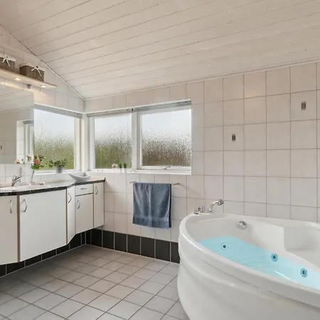 4 Bedroom Gorgeous In * Glesborg