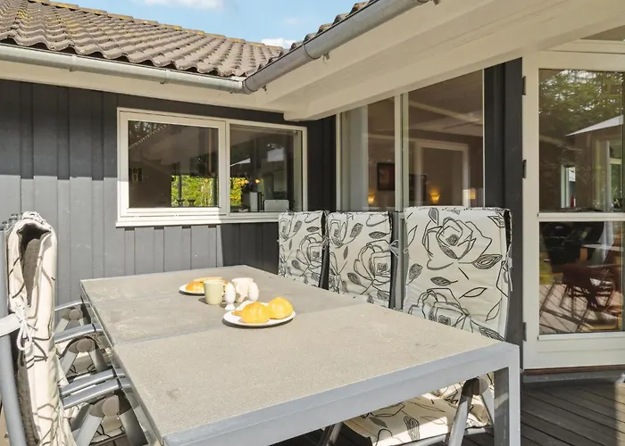 4 Bedroom Gorgeous In Glesborg