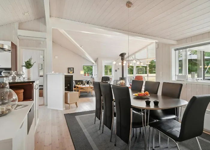 4 Bedroom Gorgeous In Casa de Férias Glesborg