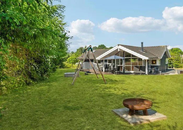 4 Bedroom Gorgeous In Glesborg
