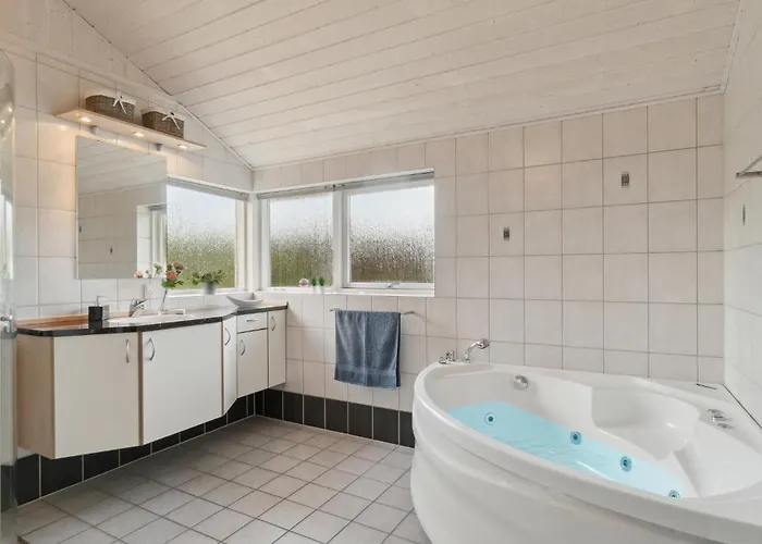 4 Bedroom Gorgeous In * Glesborg